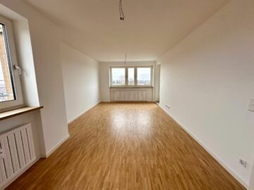 Schöne, vollständig renovierte 2- Zimmer Wohnung zu vermieten, 90441 Nürnberg, Etagenwohnung