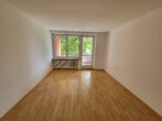 Schöne, gepflegte 1,5 Zimmerwohnung mit Loggia in der Hammerschmiede zu vermieten - Wohnzimmer