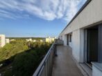 Balkonblick ins Grüne: 4-Zimmer-Wohnung im 8. Stock in Haar, Jagdfeldring - Großer Balkon im 6. OG
