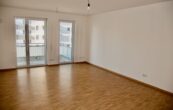 Neubau 4-Zimmer-Wohnung mit Balkon im Hasenbergl - Wohnzimmer