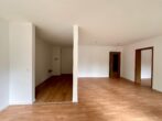 2-Zimmer-Wohnung mit Balkon in Nürnberg Schweinau - Wohnzimmer mit Küche