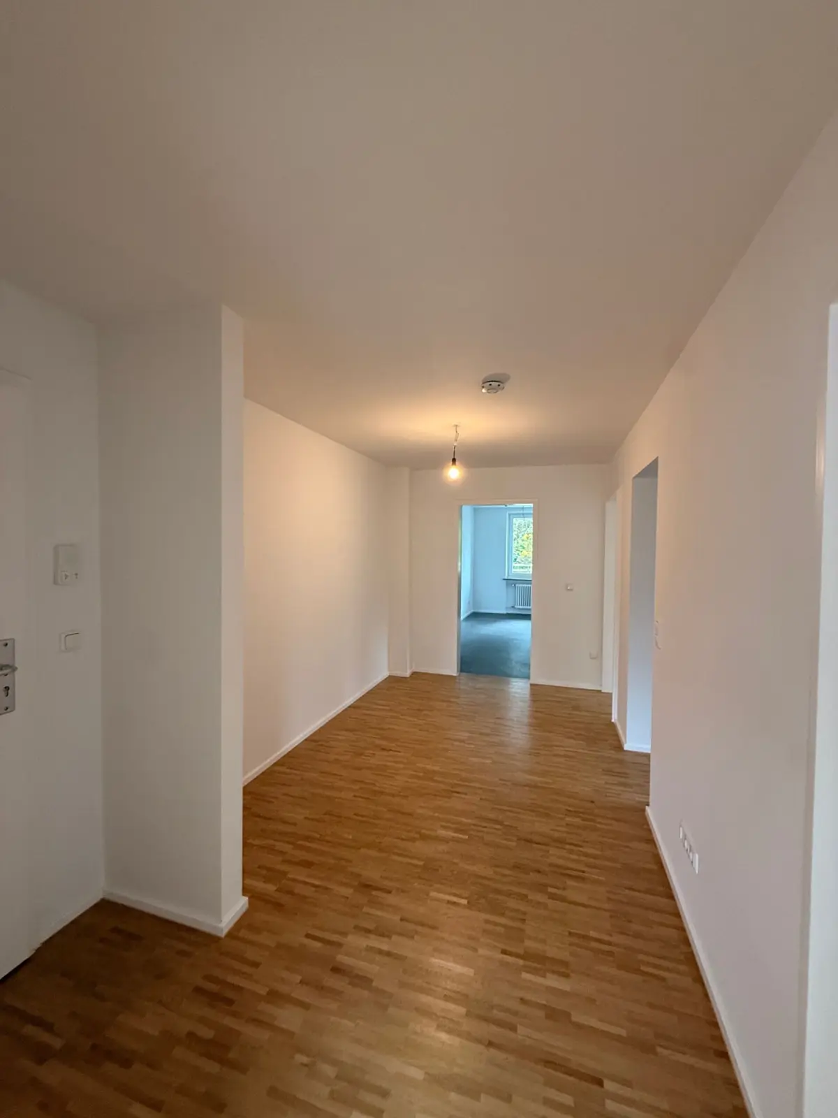 Helle Fluransicht Wohnung
