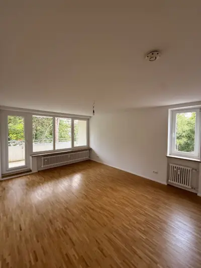 1. Obergeschoss mit Balkon, 3,5 Zimmer und Parkett in München – Ferdinand-Kobell-Straße, 85540 München, Etagenwohnung