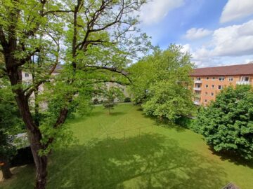 Modernisierte 4 Zimmer-Wohnung mit Balkon in Moosach, 80992 München, Etagenwohnung