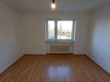 3-Zimmer-Wohnung mit Balkon in Moosach, 80995 München, Etagenwohnung