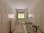 Geräumige 3-Zimmer-Wohnung in Nürnberg mit Balkon - Bad