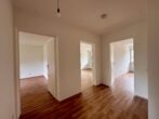 Geräumige 3-Zimmer-Wohnung in Nürnberg mit Balkon - Flur