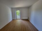 Lichtdurchflutete 3-Zimmer-Wohnung mit Wohnküche in Augsburg-Oberhausen zu vermieten - Schlafzimmer