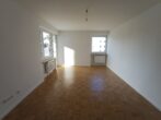 Helle 4-Zimmer-Wohnung mit Balkon im Hasenbergl - Wohnzimmer