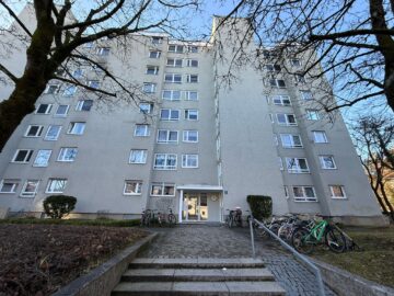 Helle 3- Zimmer-Wohnung mit Balkon, 85540 Haar, Etagenwohnung